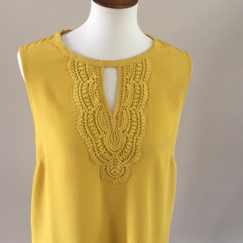 Sleeveless Blouse ❤️NWT
